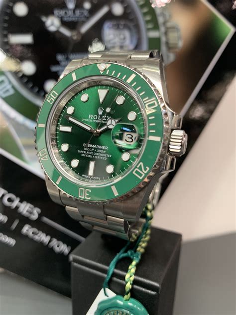 foto rolex submariner verde|Rolex Submariner green case.